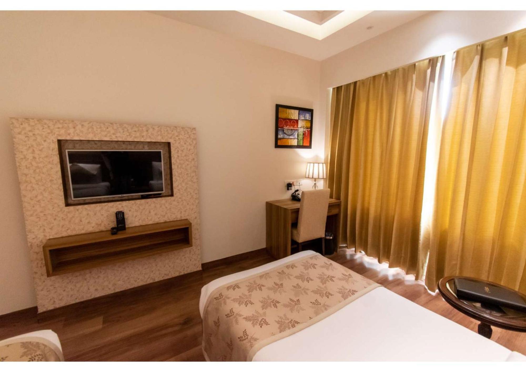 The Grand Ambassador Hotel Phagwara Exterior photo