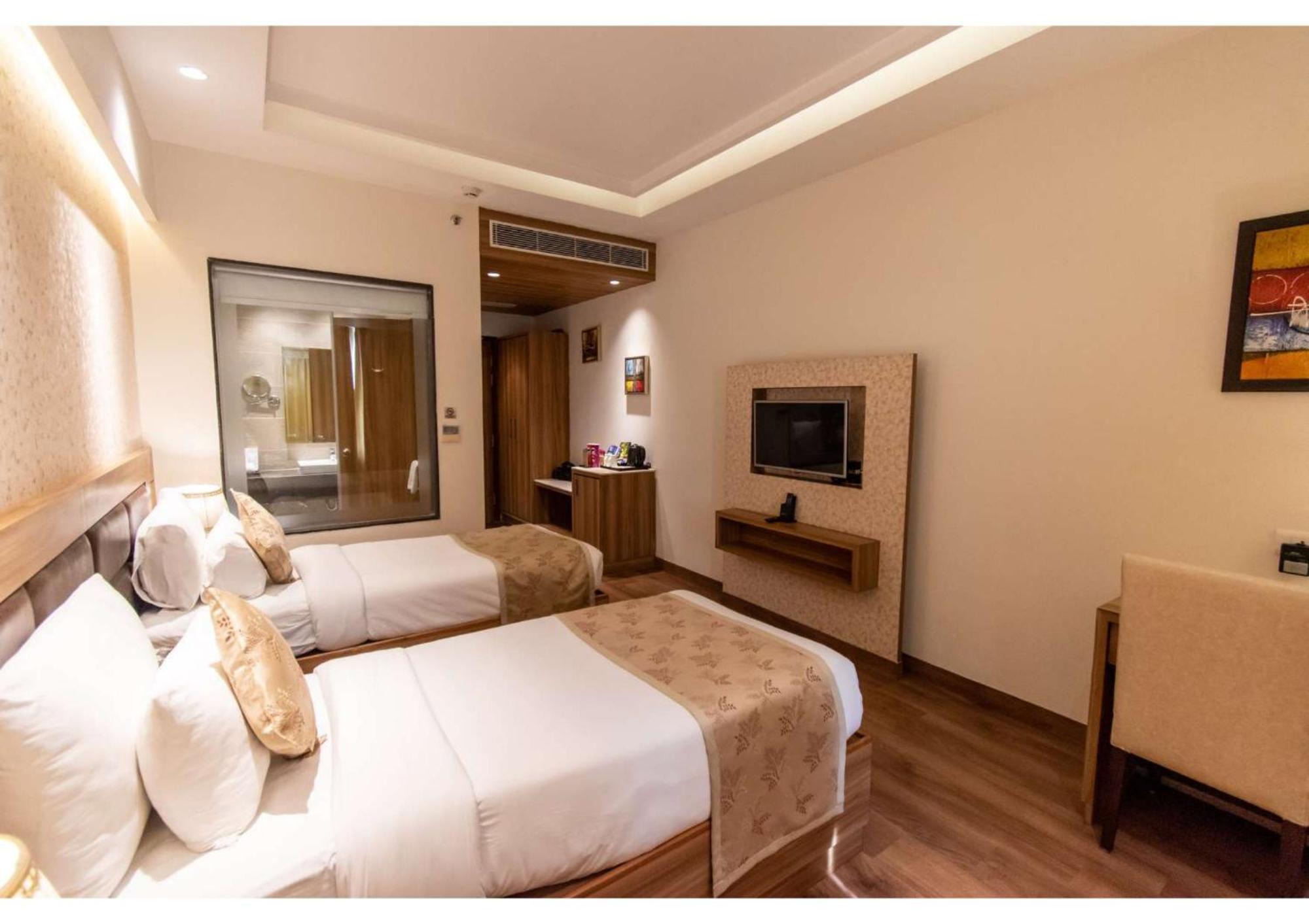 The Grand Ambassador Hotel Phagwara Exterior photo