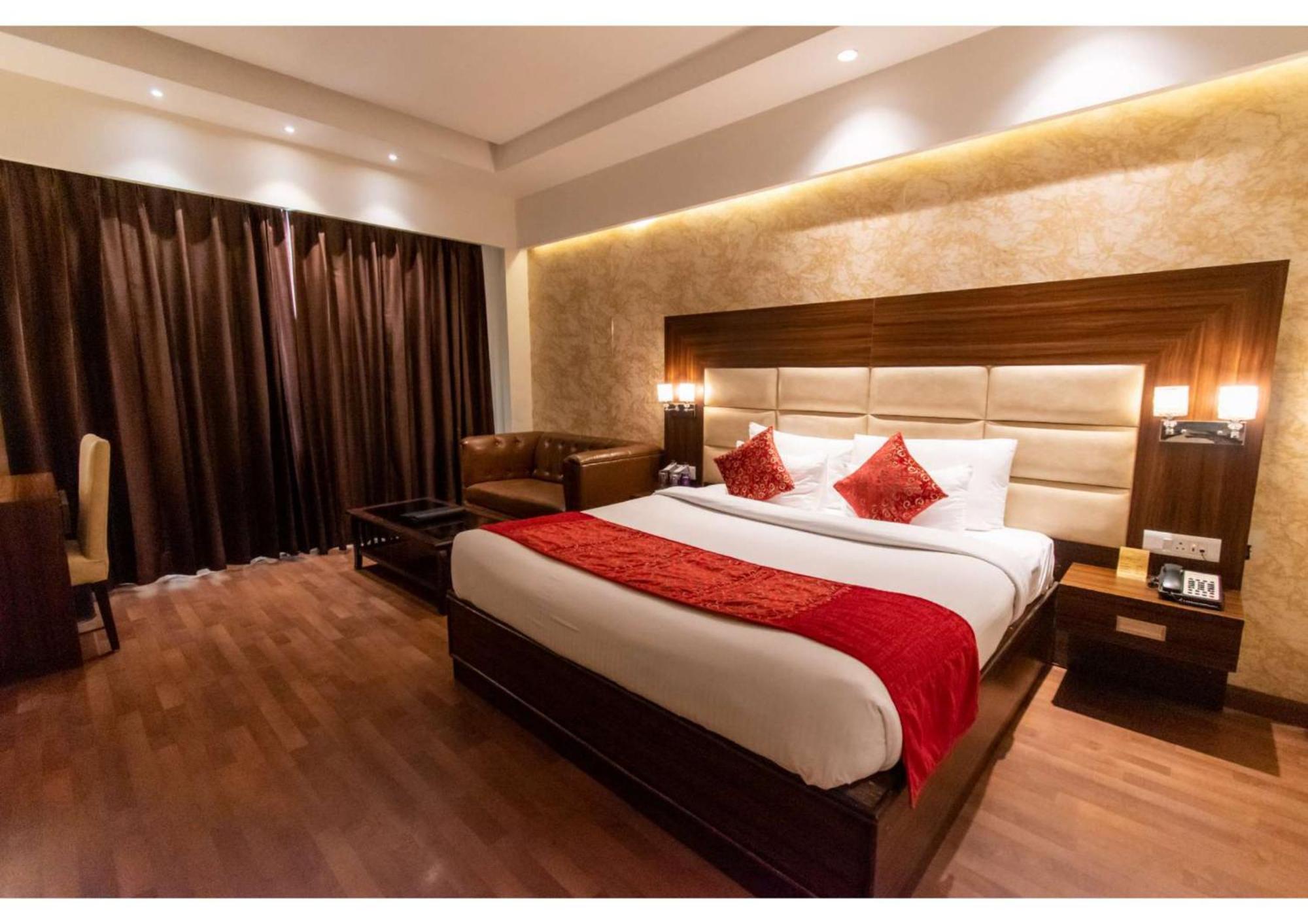 The Grand Ambassador Hotel Phagwara Exterior photo